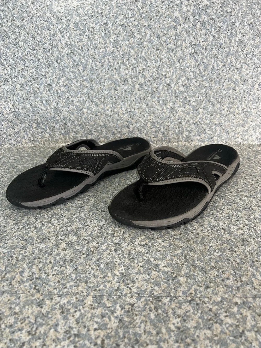 Ozark Trail Outdoor Equipment Men's Black Gray Size 11 Thong Flip Flop Sandals